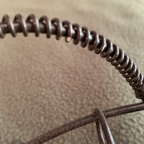 Bronze, distressed wire tray. Approximately 17” x 11 1/2” x 2 1/2” - Picture 7 of 9